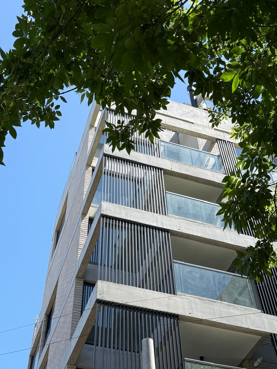 Nero — Detalle fachada celosías